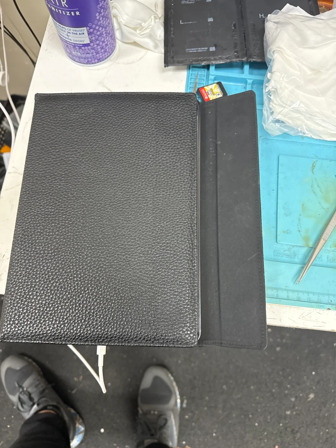 Apple iPad 8 with Black Case - photo 2