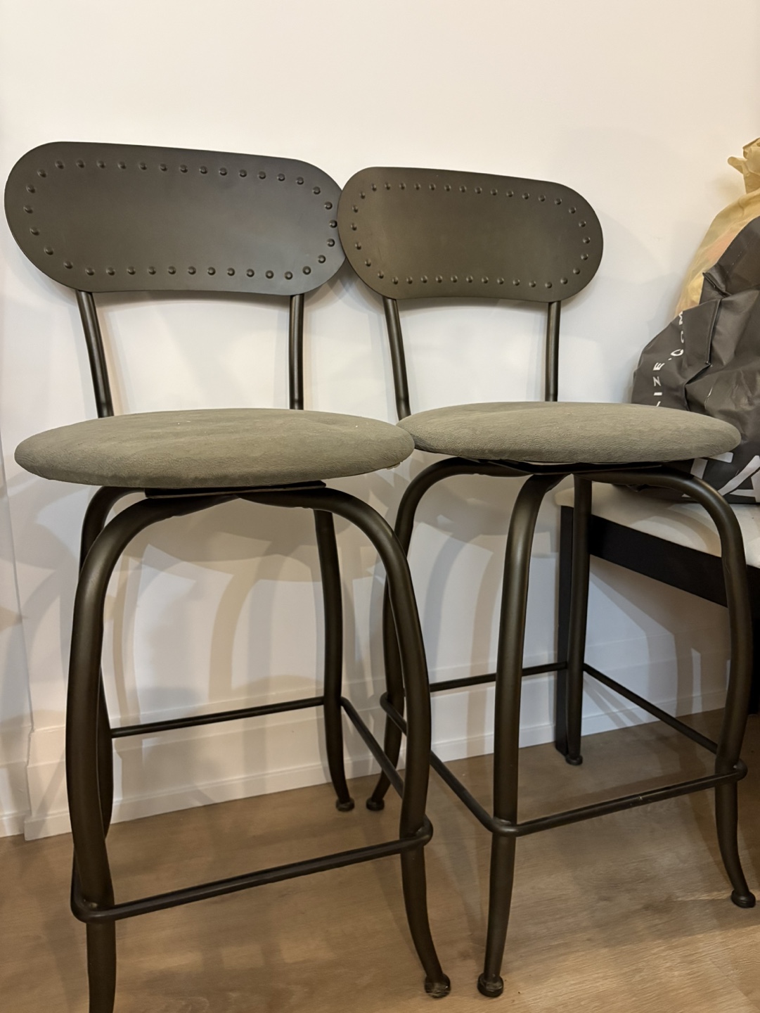 Set of 2 Greeen Bar Stools with Backs
