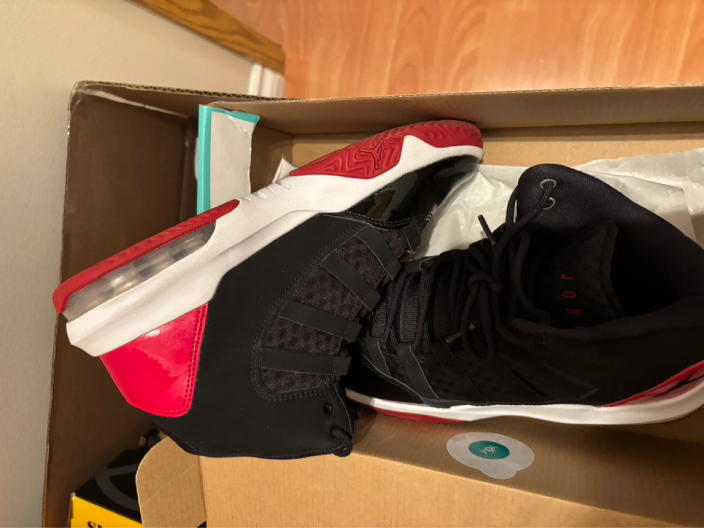 Jordan Max Aura 2 Sneakers Black Red White