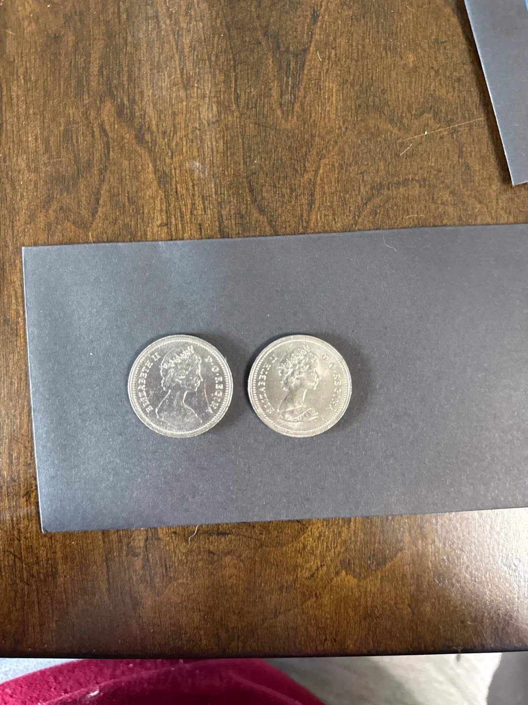 Two Canadian Silver Dollars 1980 - photo 2