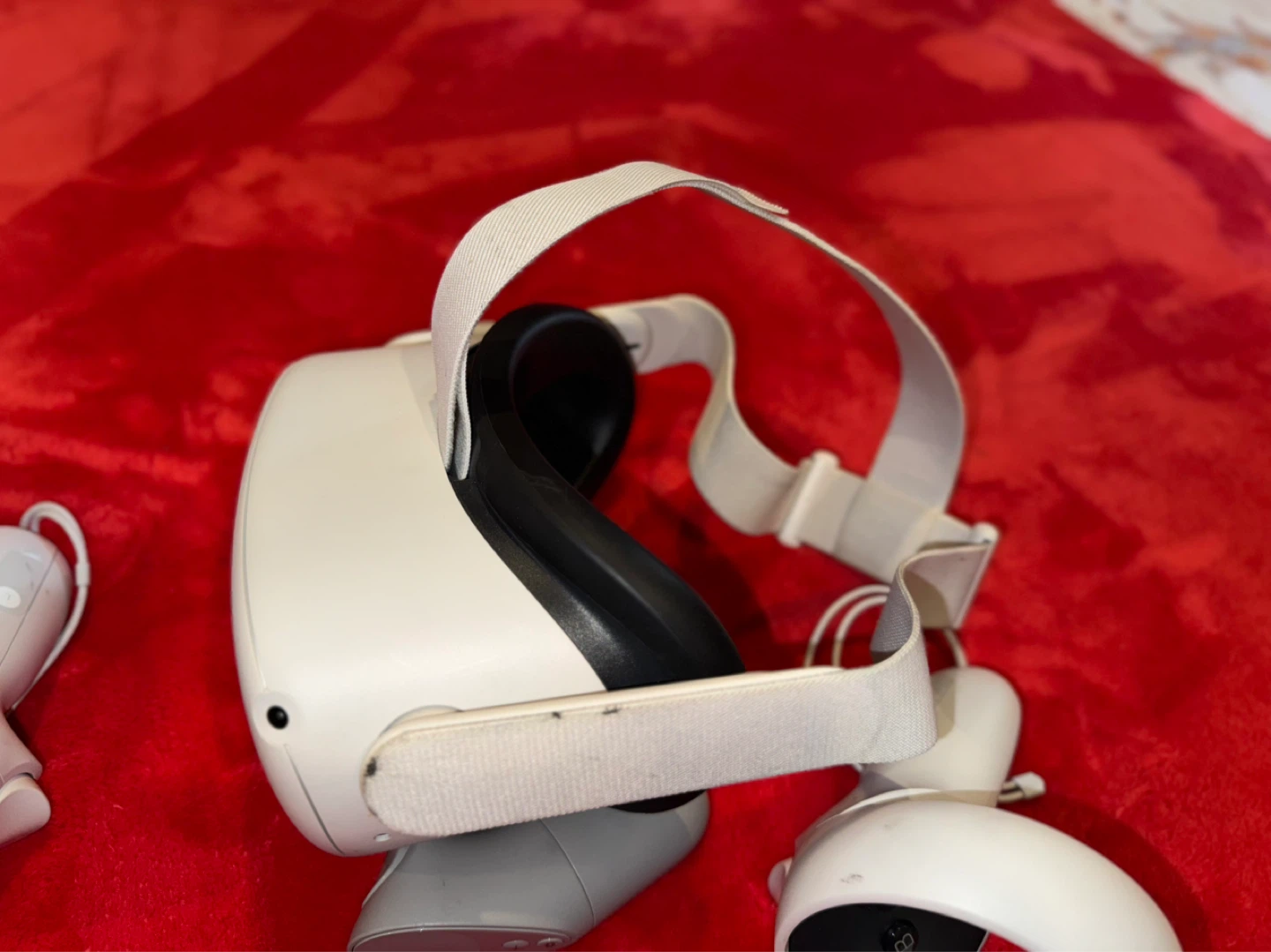 Oculus Quest 2 VR Headset with Controllers - photo 2