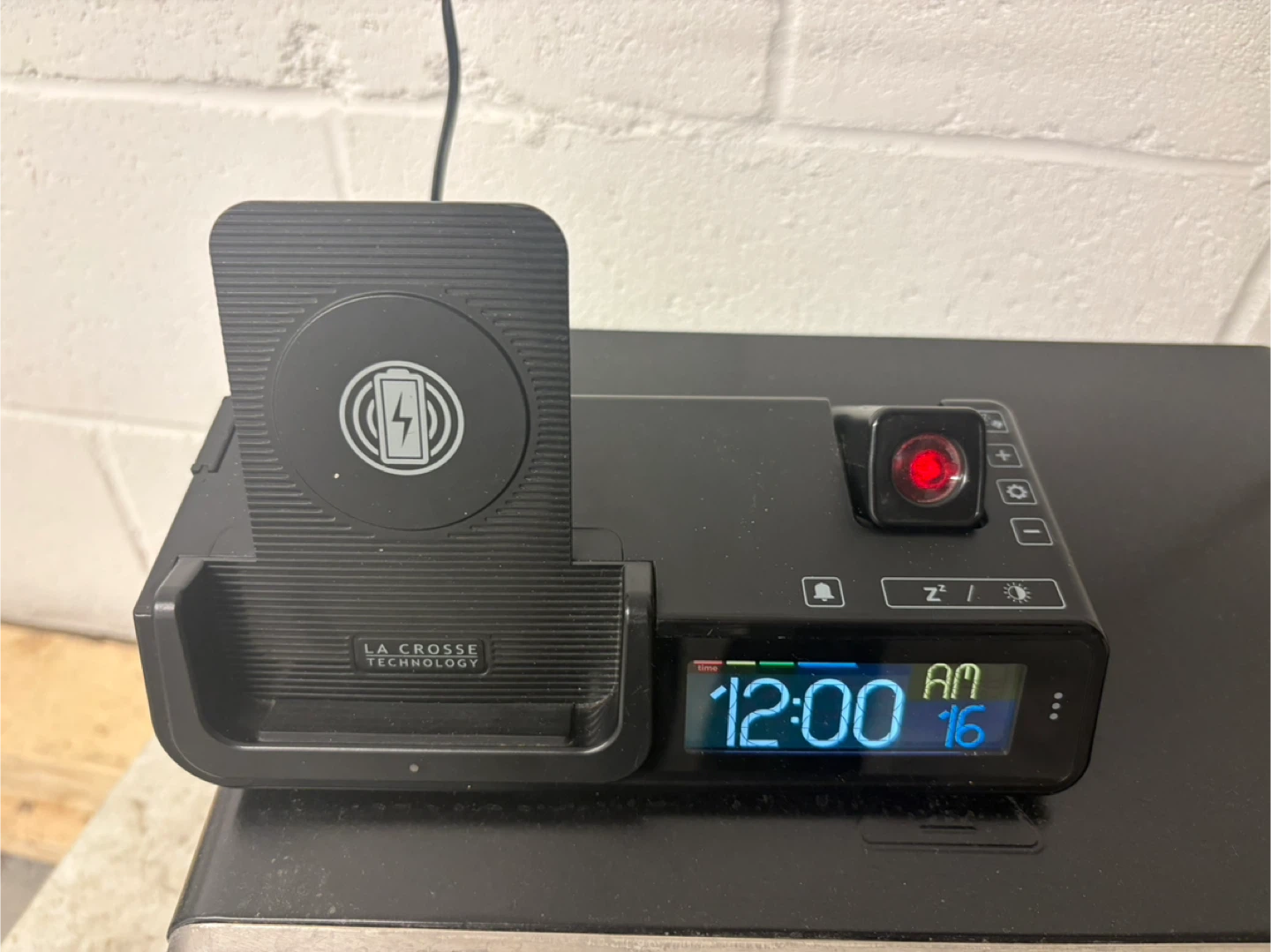 La Crosse Technology Wireless Charging Alarm Clock