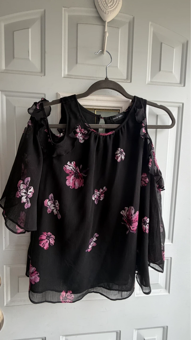 Blouse black with flowers