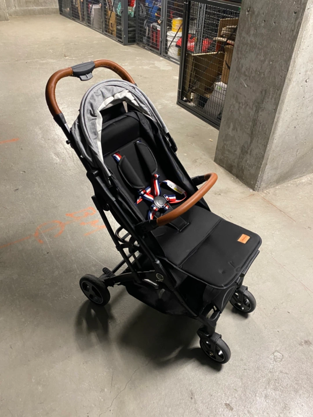 Blahoo Lightweight Travel Stroller with Tan Handles