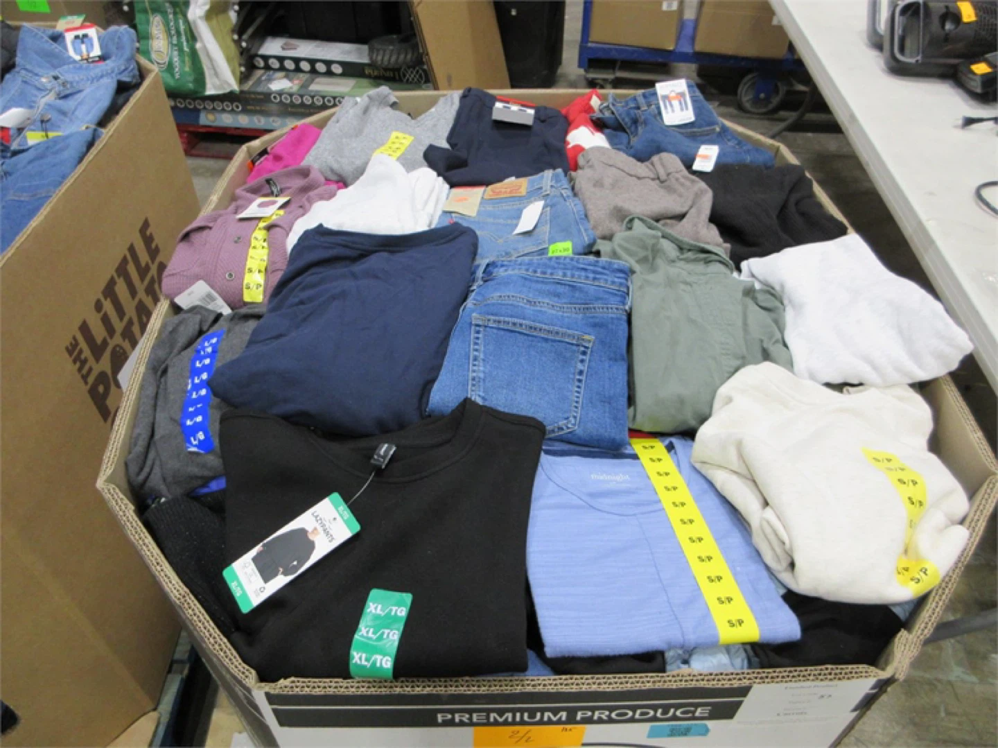 Wholesale lot of clothing - photo 2