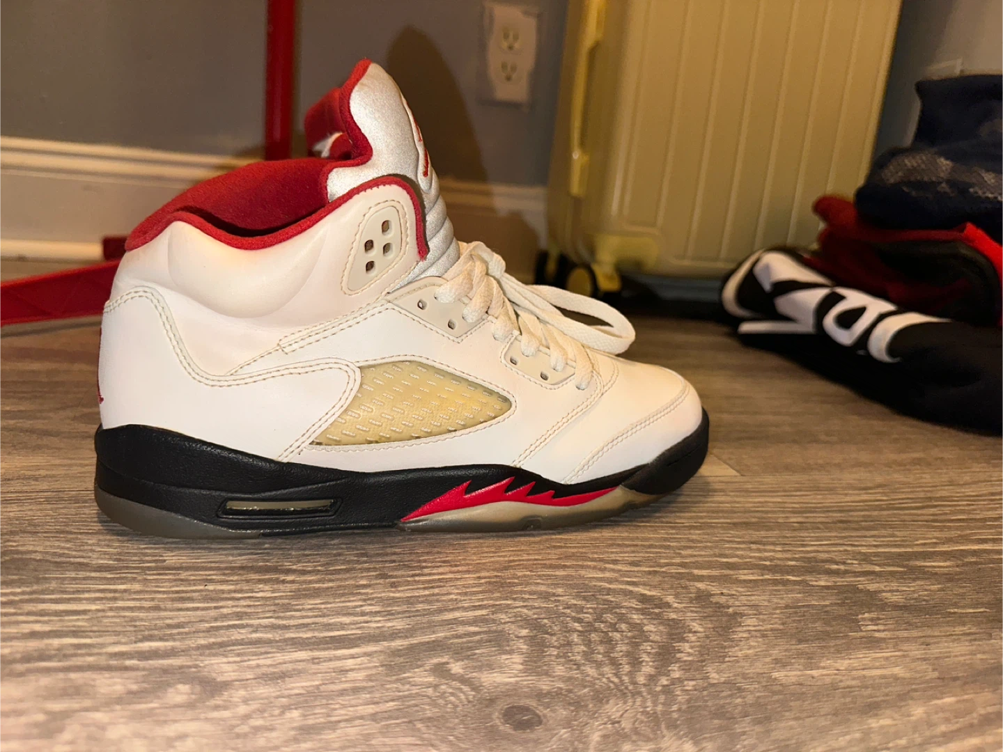 Air Jordan 5 Retro White Red GS 440888-102 Size 6.5Y - photo 2