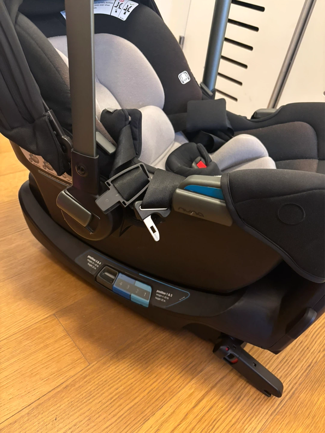 Nuna Pipa Infant Car Seat and Base, used less than 1 year - photo 3