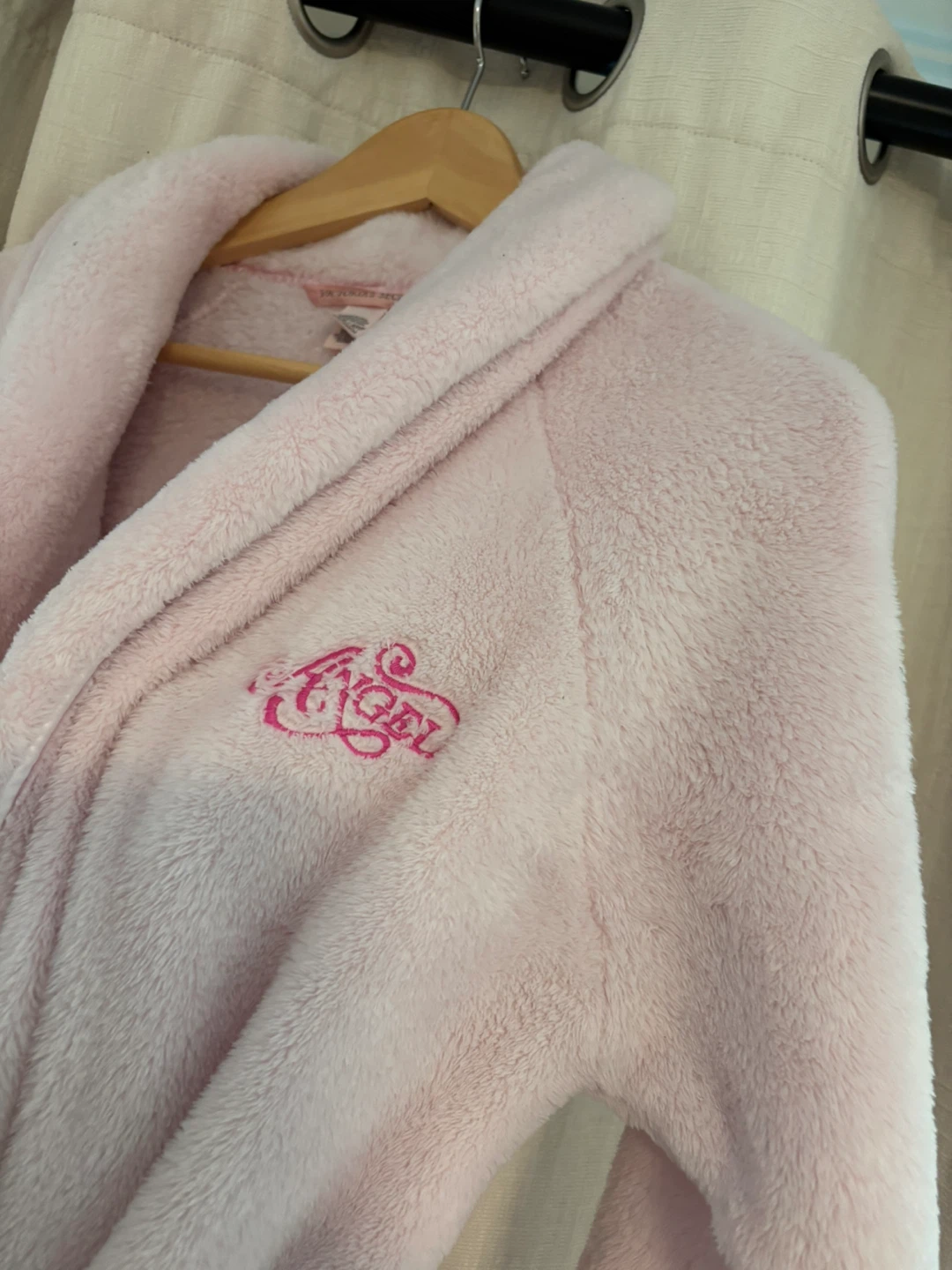Victoria’s Secret pink robe - photo 2