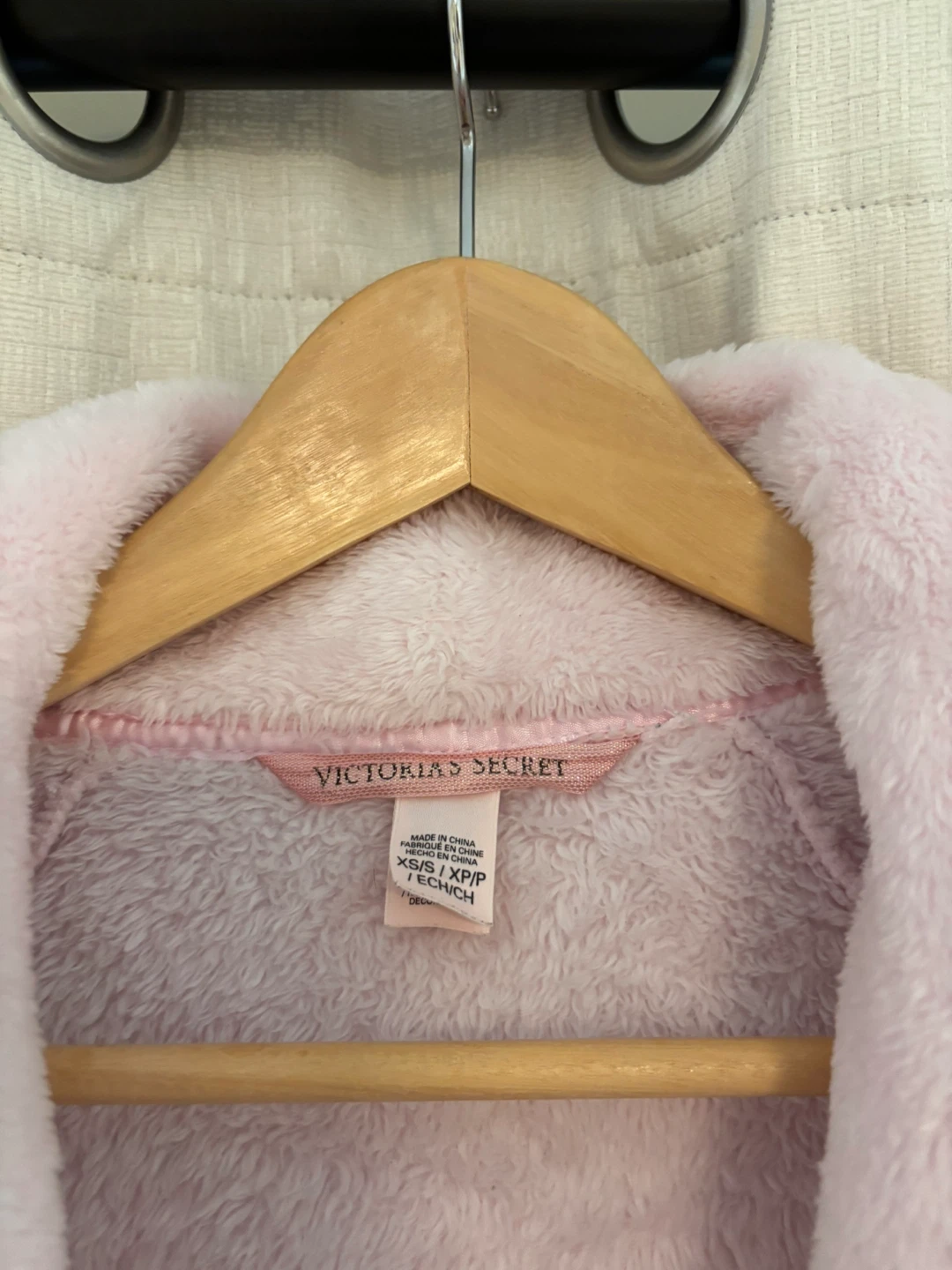 Victoria’s Secret pink robe - photo 3