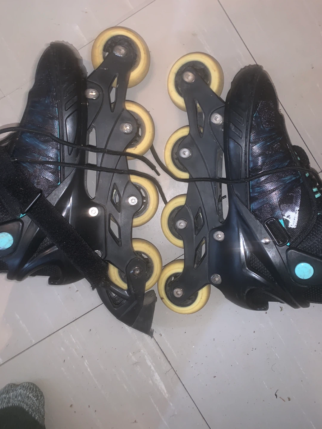 Ultra Wheels Rollerblades Size 9-11 - photo 3