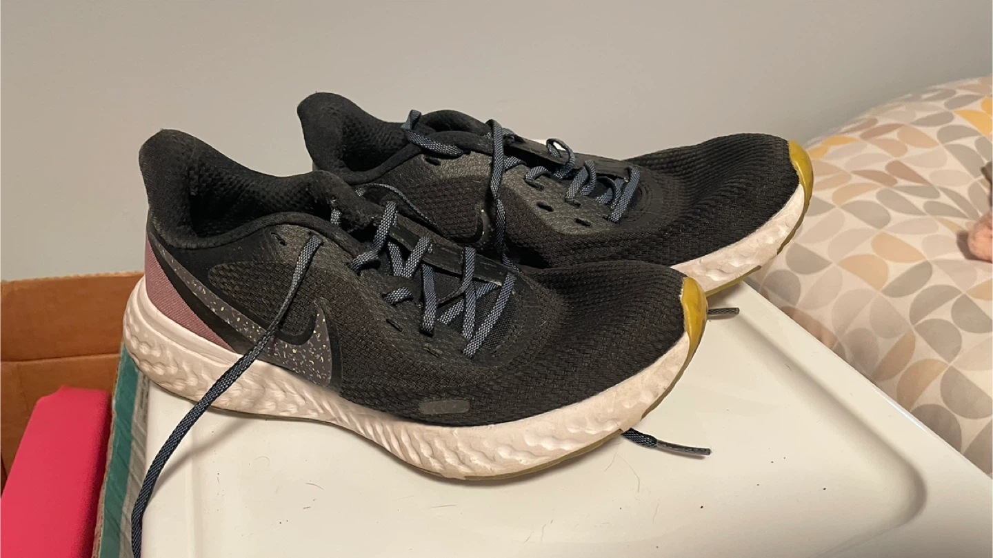 A Nike and puma women shoes - photo 4