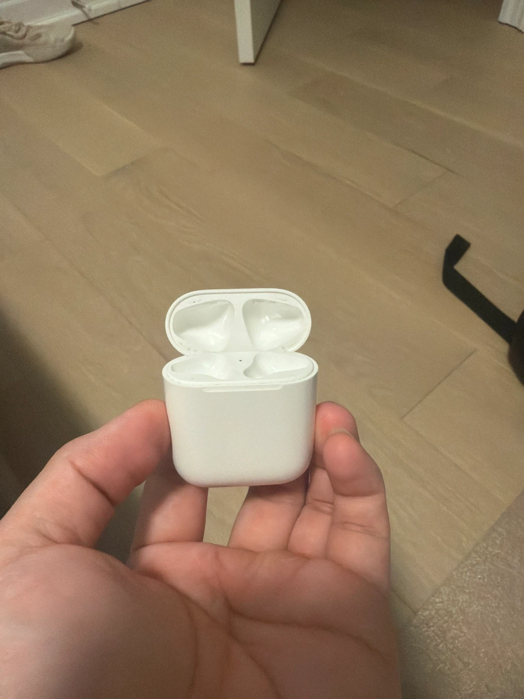 Apple AirPods with Charging Case - photo 2