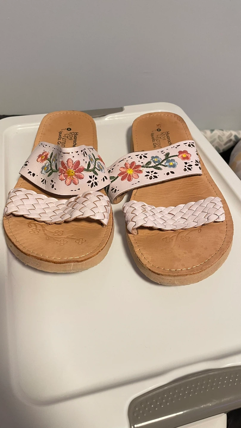 Huaraches Rojas Floral Sandals Size 5