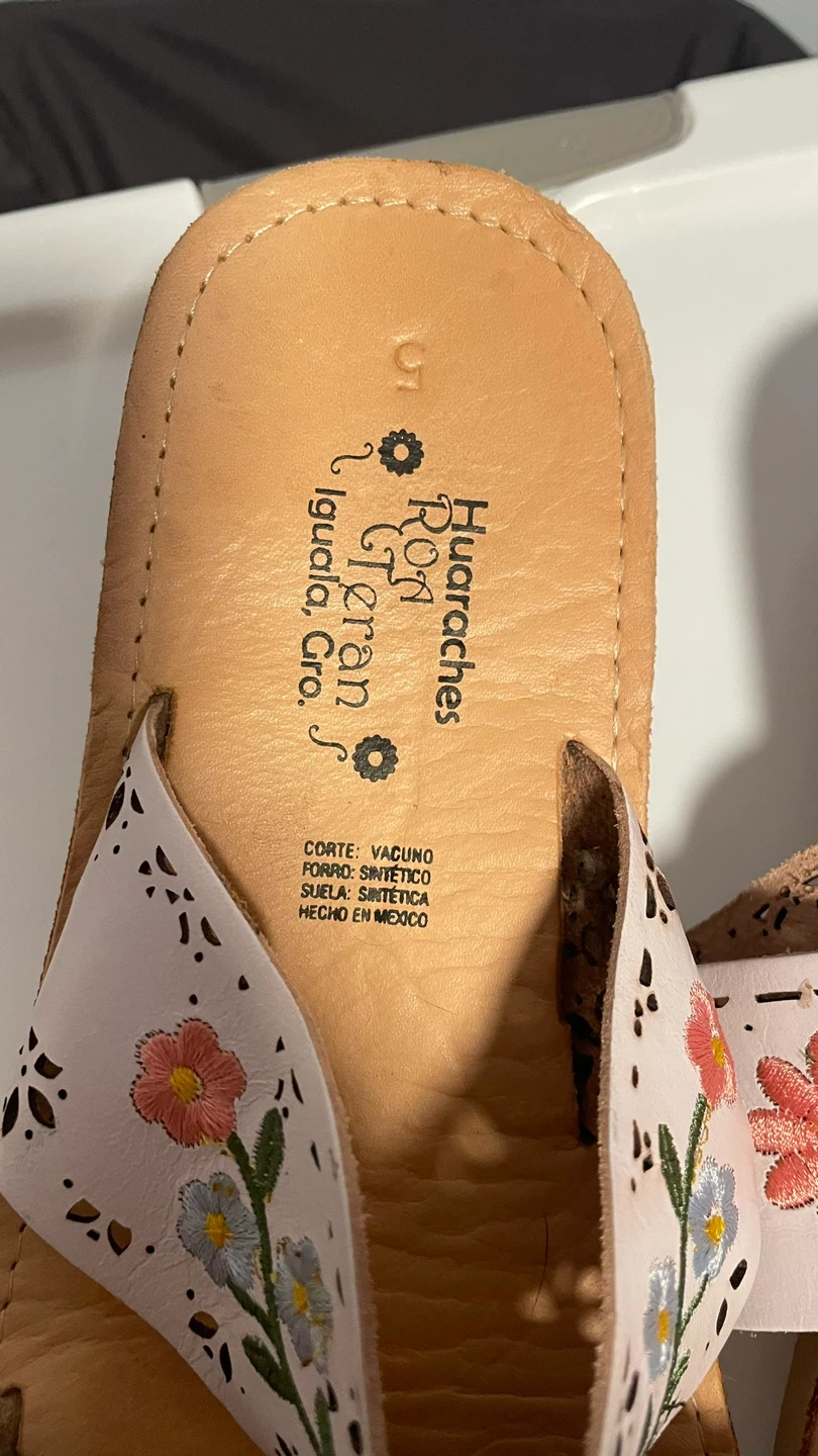Huaraches Rojas Floral Sandals Size 5 - photo 2