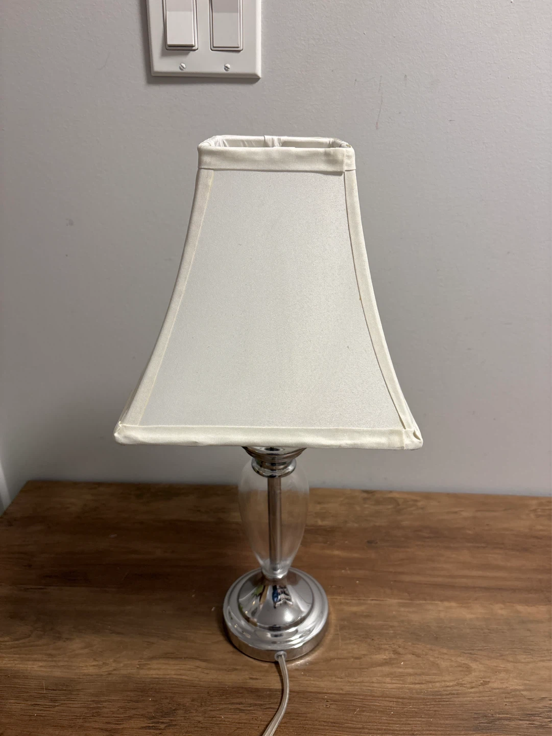 Gorgeous Table Lamp with White Shade - photo 2