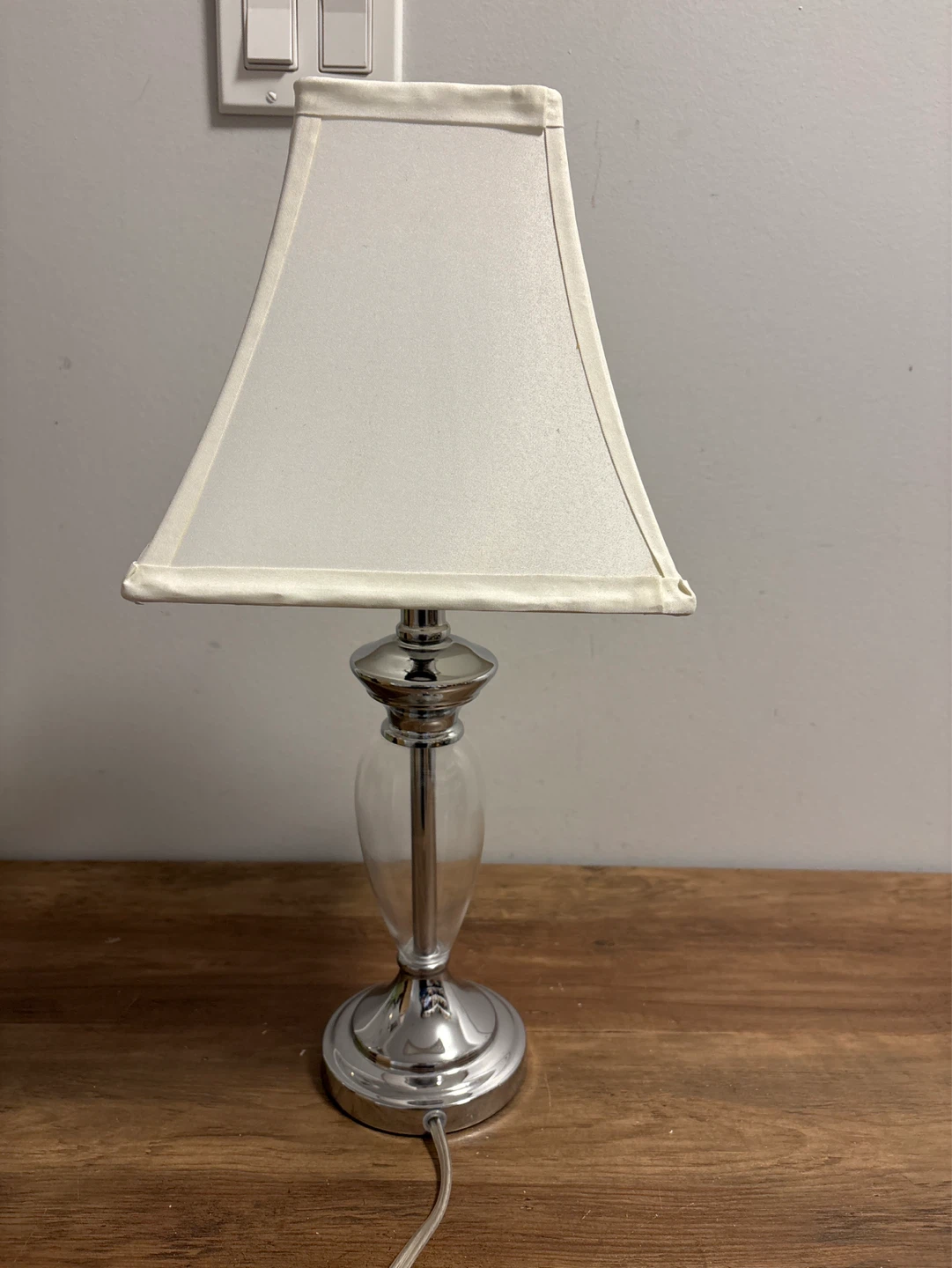 Gorgeous Table Lamp with White Shade - photo 3