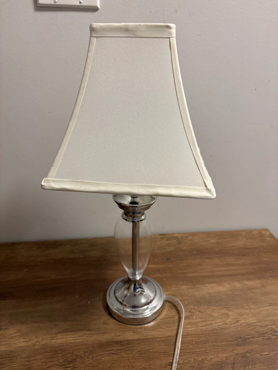 Gorgeous Table Lamp with White Shade - photo 4