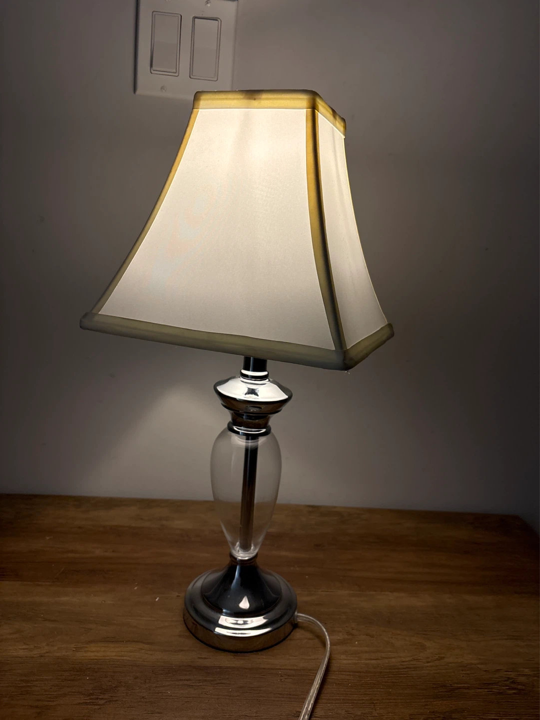 Gorgeous Table Lamp with White Shade - photo 5
