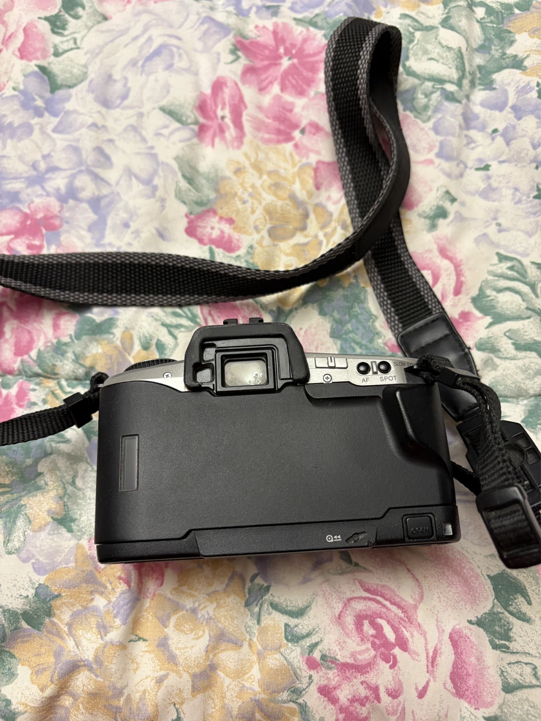 Minolta Maxxum S 35mm Film Camera with Strap