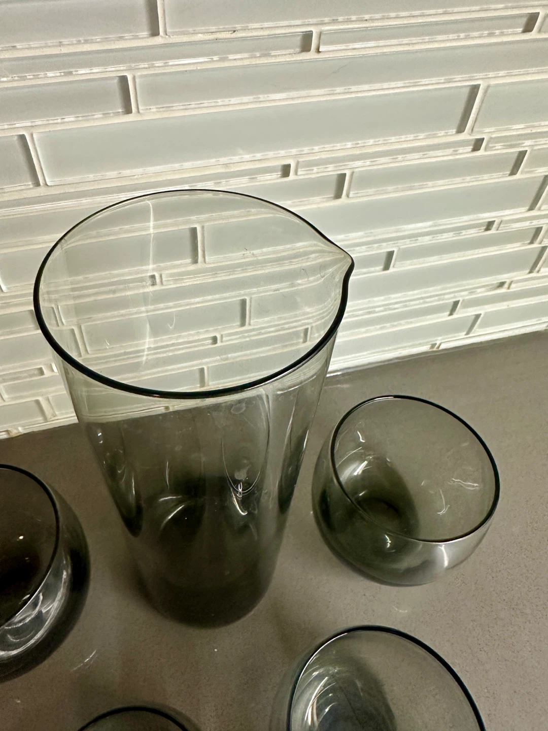 VINTAGE MID CENTURY MODERN ITALIAN SMOKED GLASS PITCHER CUP set - photo 2