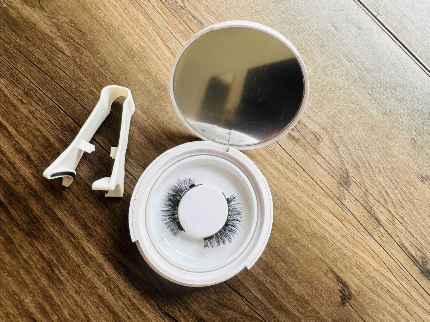 Magnetic False Eyelashes + Applicator - photo 2