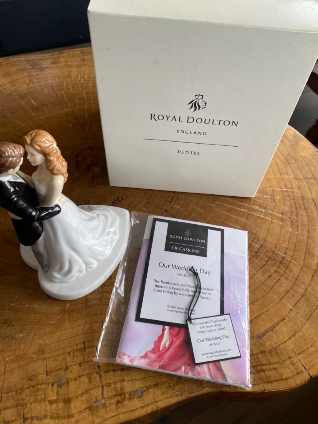 Royal Doulton "Our Wedding Day" Figurine - photo 4