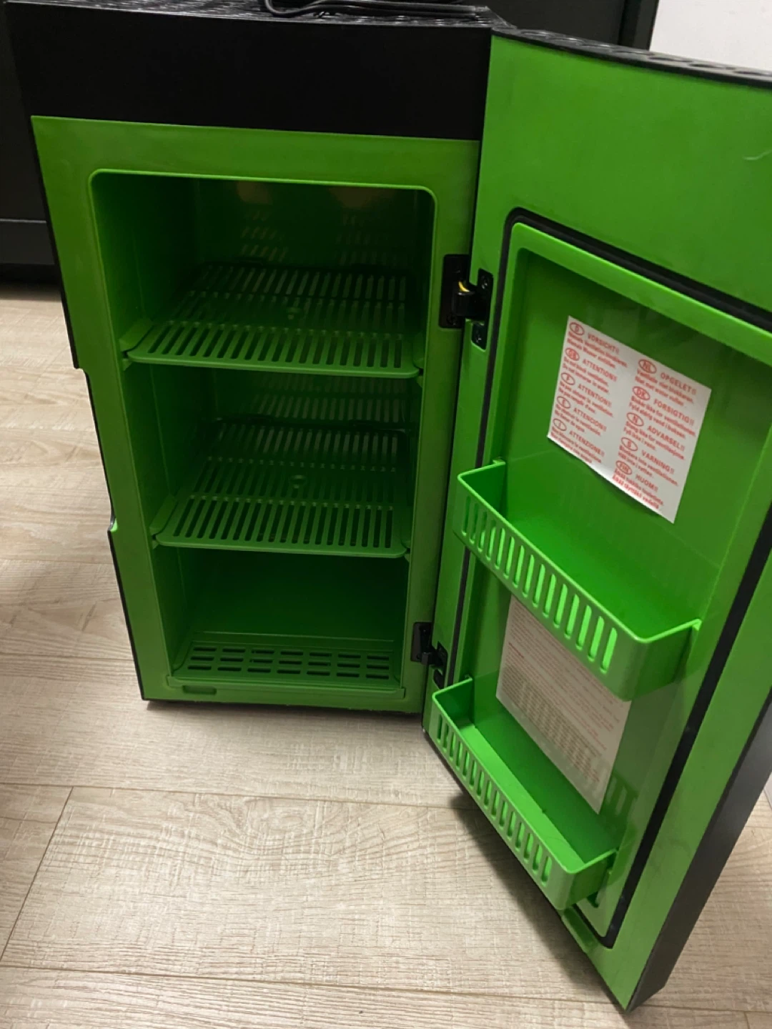 Xbox mini fridge - photo 2