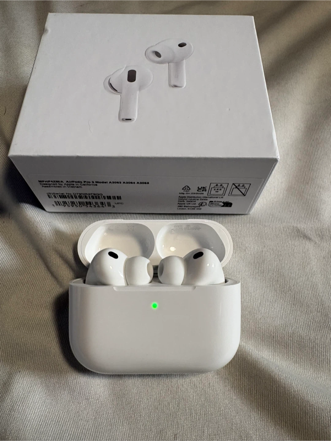 Apple AirPods Pro 3rd Gen Wireless Earbuds - photo 5
