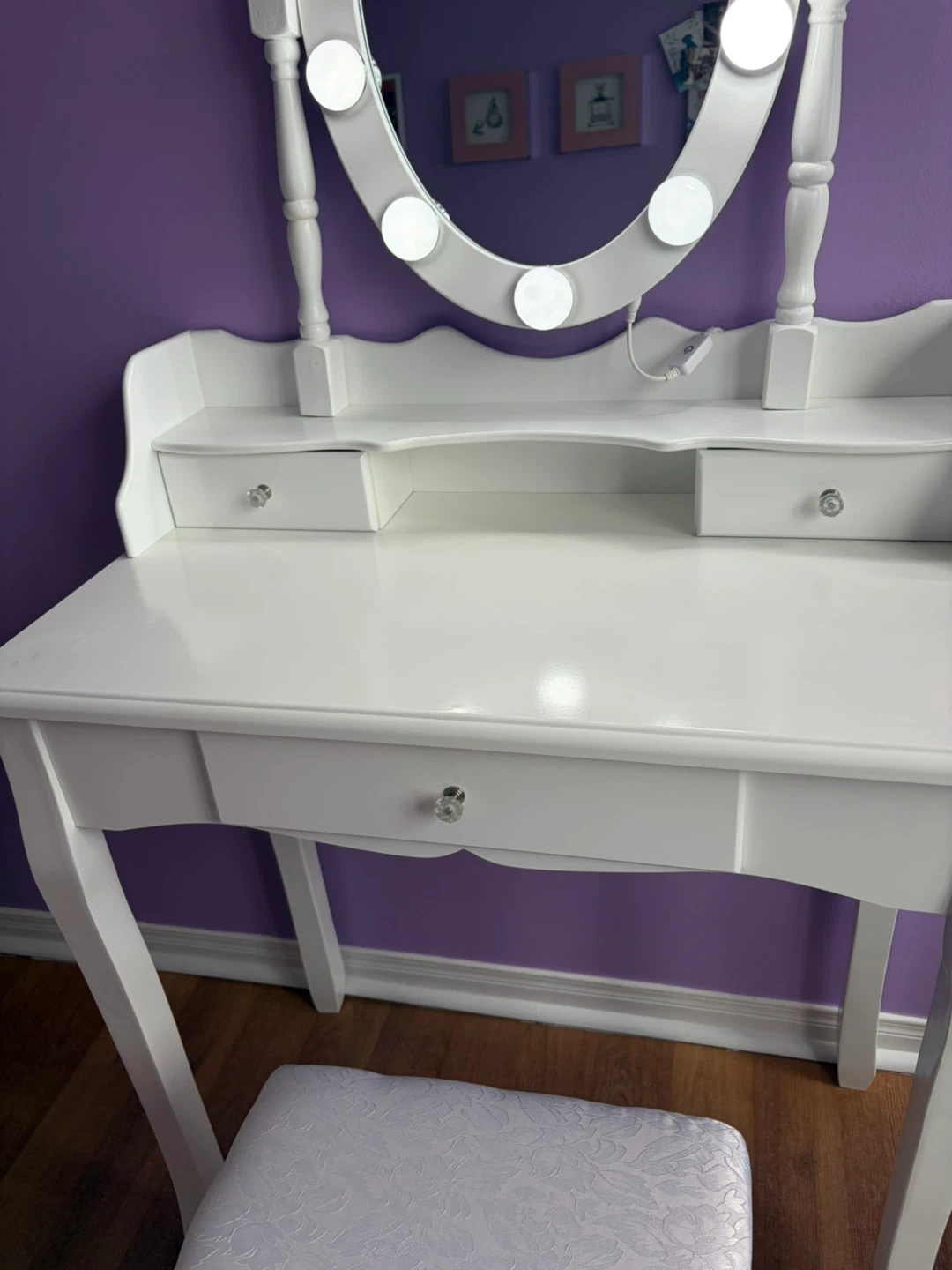 White Vanity Set with Lighted Mirror and Stool - photo 4