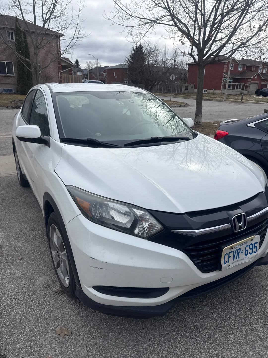 White Honda HR-V