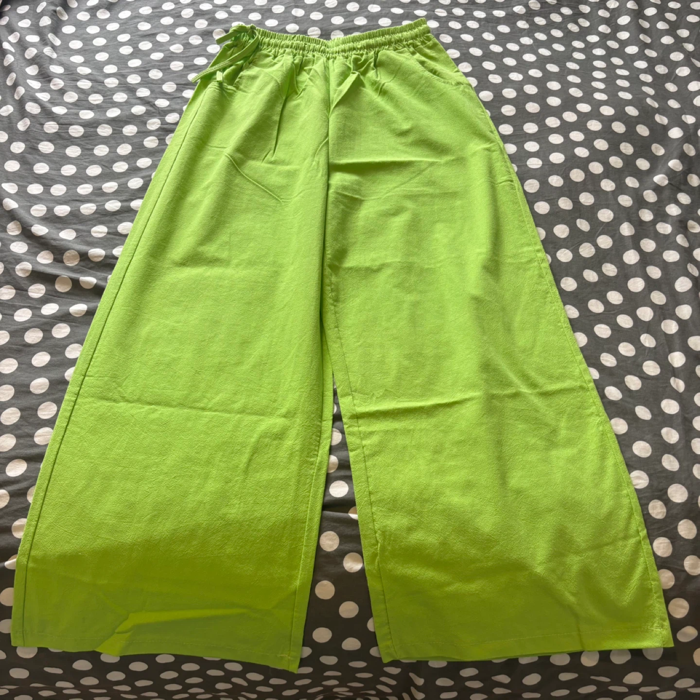 Full length Lime Green Wide Leg Pants, fits size 4 and under!🥰 - photo 2