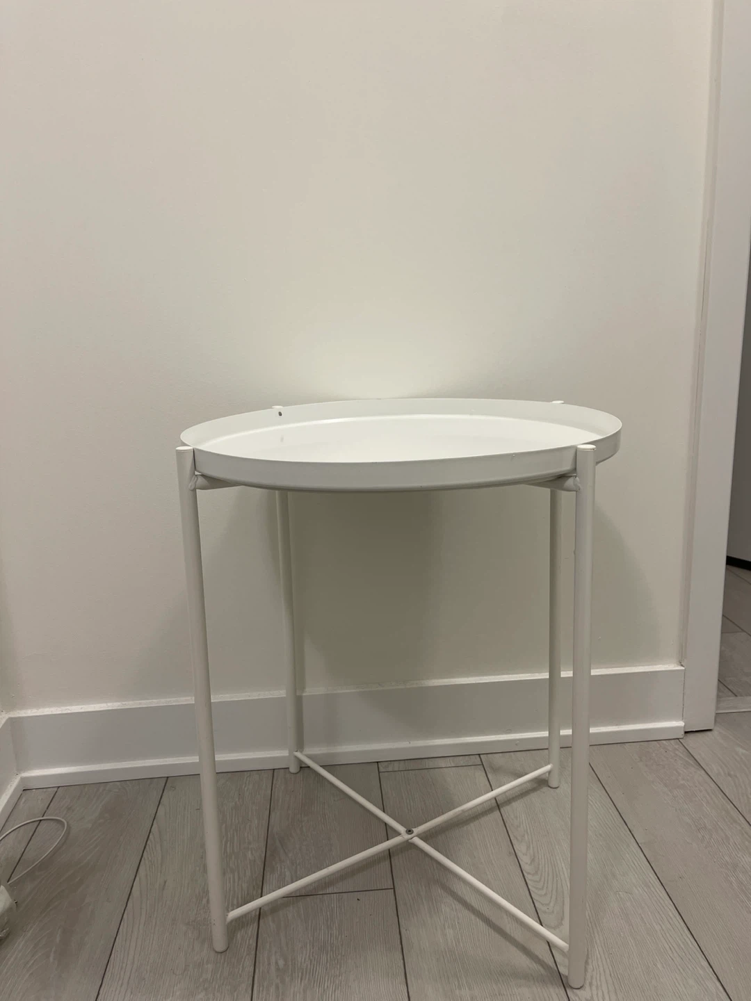 White Round Side Table - photo 4