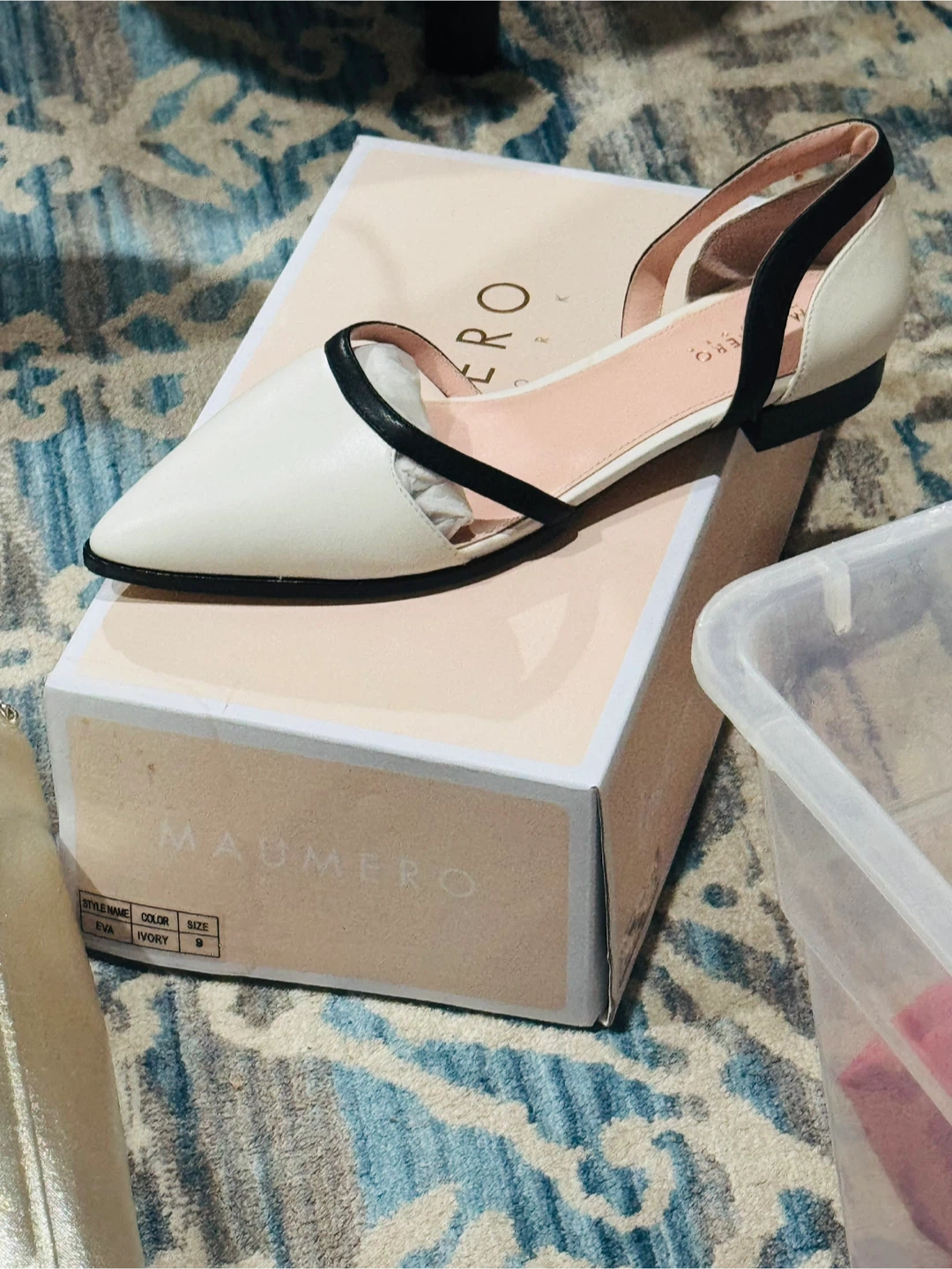 MAUMERO NEW YORK Flats - Ivory, Size 9