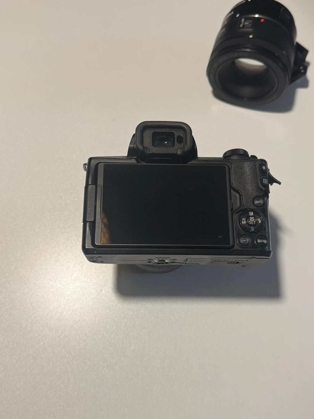 Canon EOS M50 Mirrorless Camera with 15-45mm Lens and 50mm Lens - photo 4