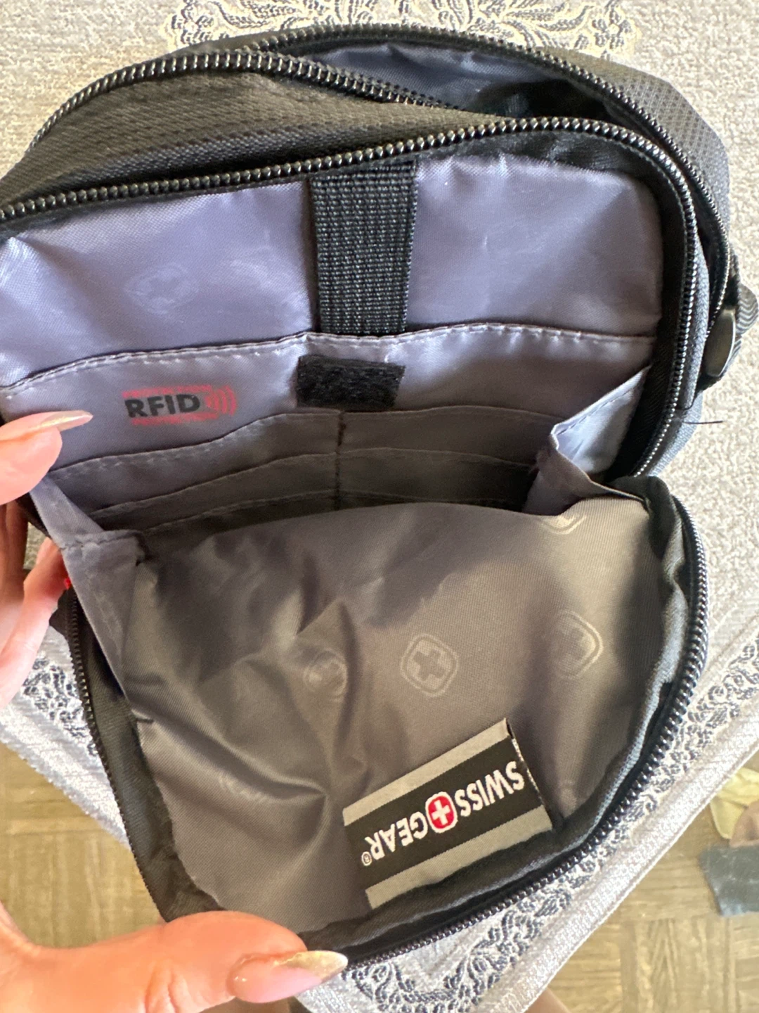 Swiss Gear Mini Boarding Bag - photo 3