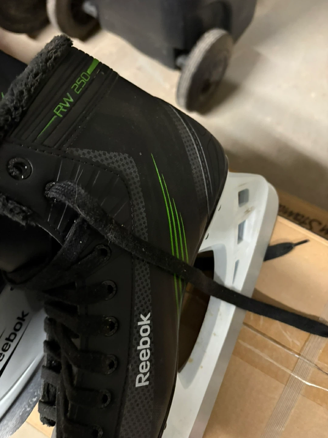 Reebok RW 250 Ice Skates - Size 11