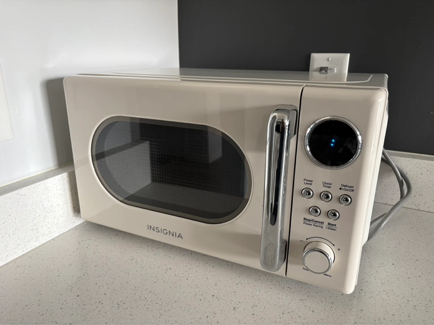 Insignia Cream Retro Microwave