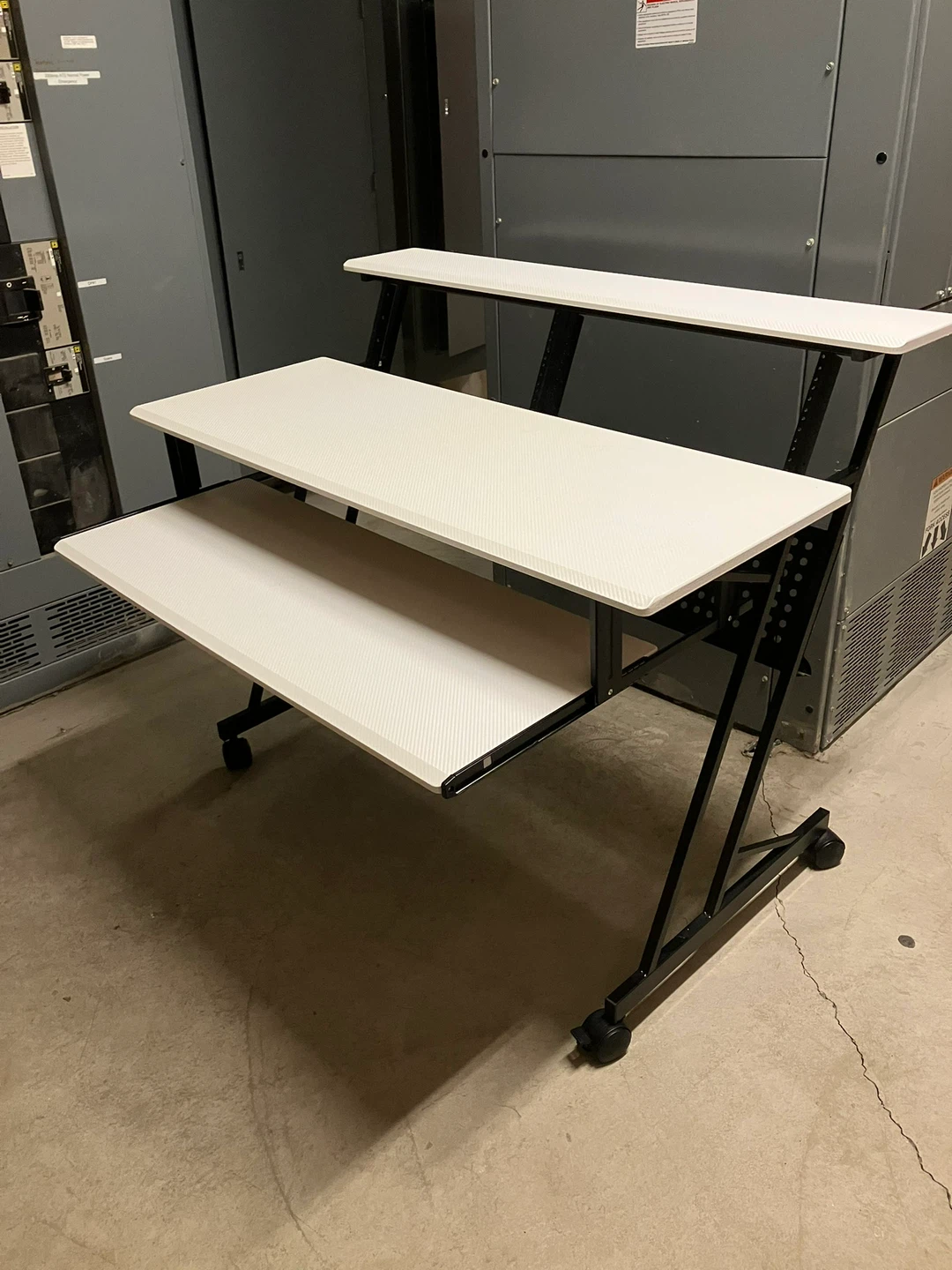 White Acme Suitor Desk, Black Metal Music Recording Studio Desk - photo 4