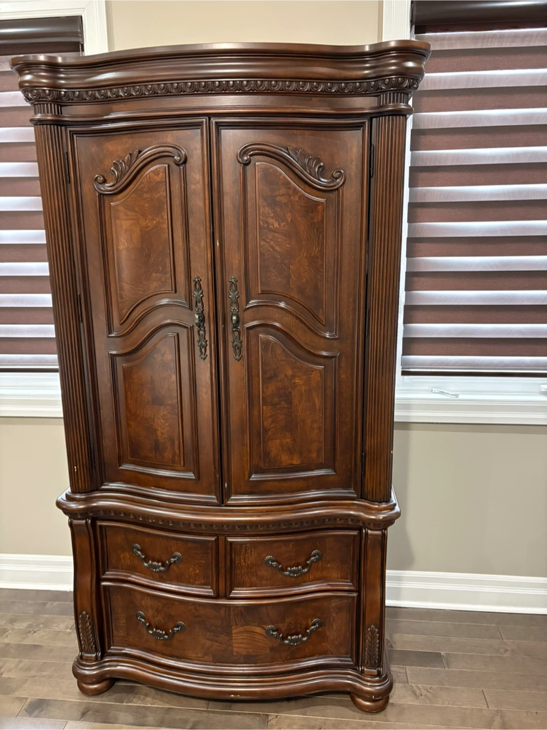 Dark Wood Bedroom Set - Queen Bed, Dresser, Armoire - photo 4