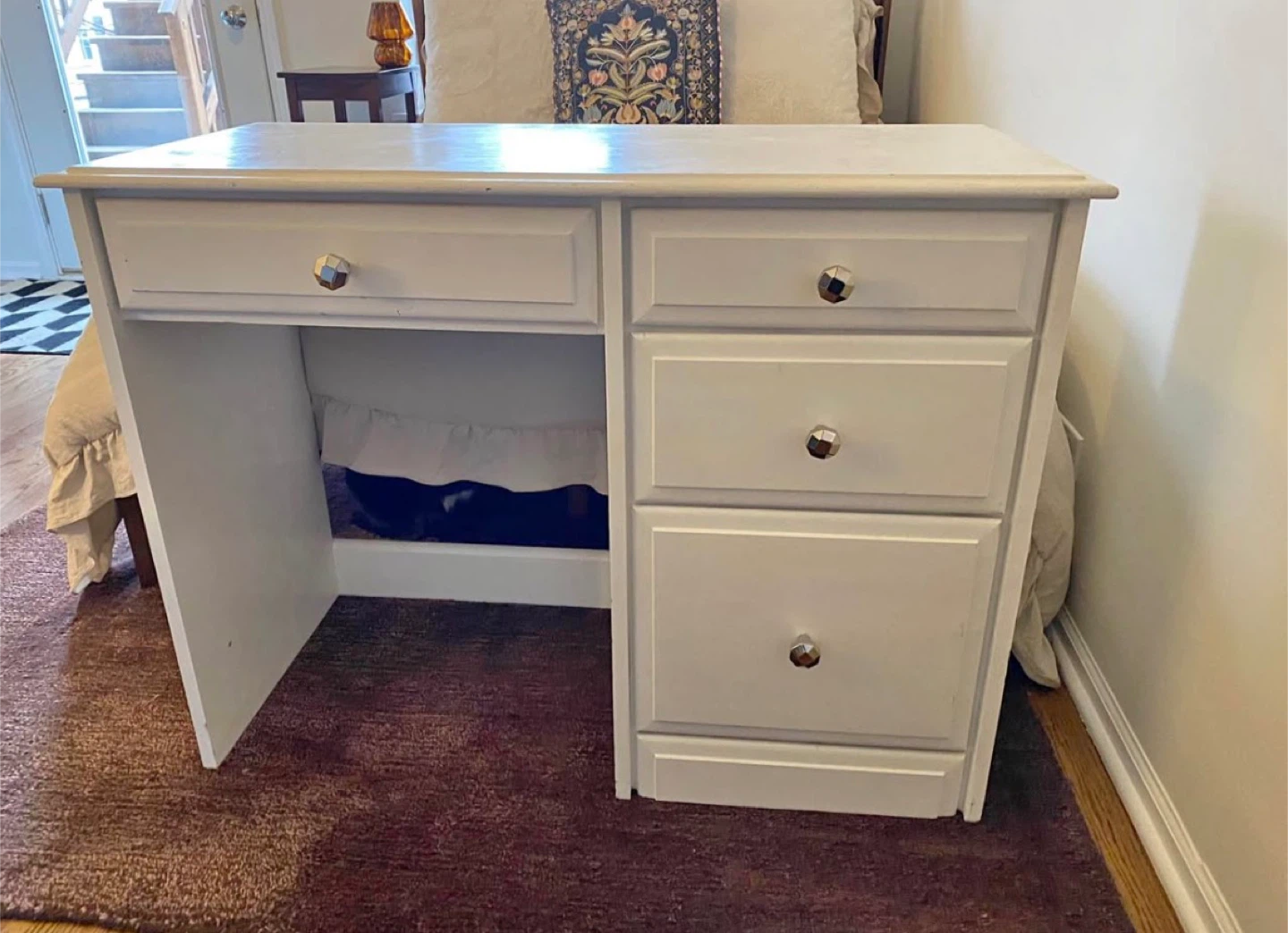 White 4-Drawer Desk with Silver Knobs