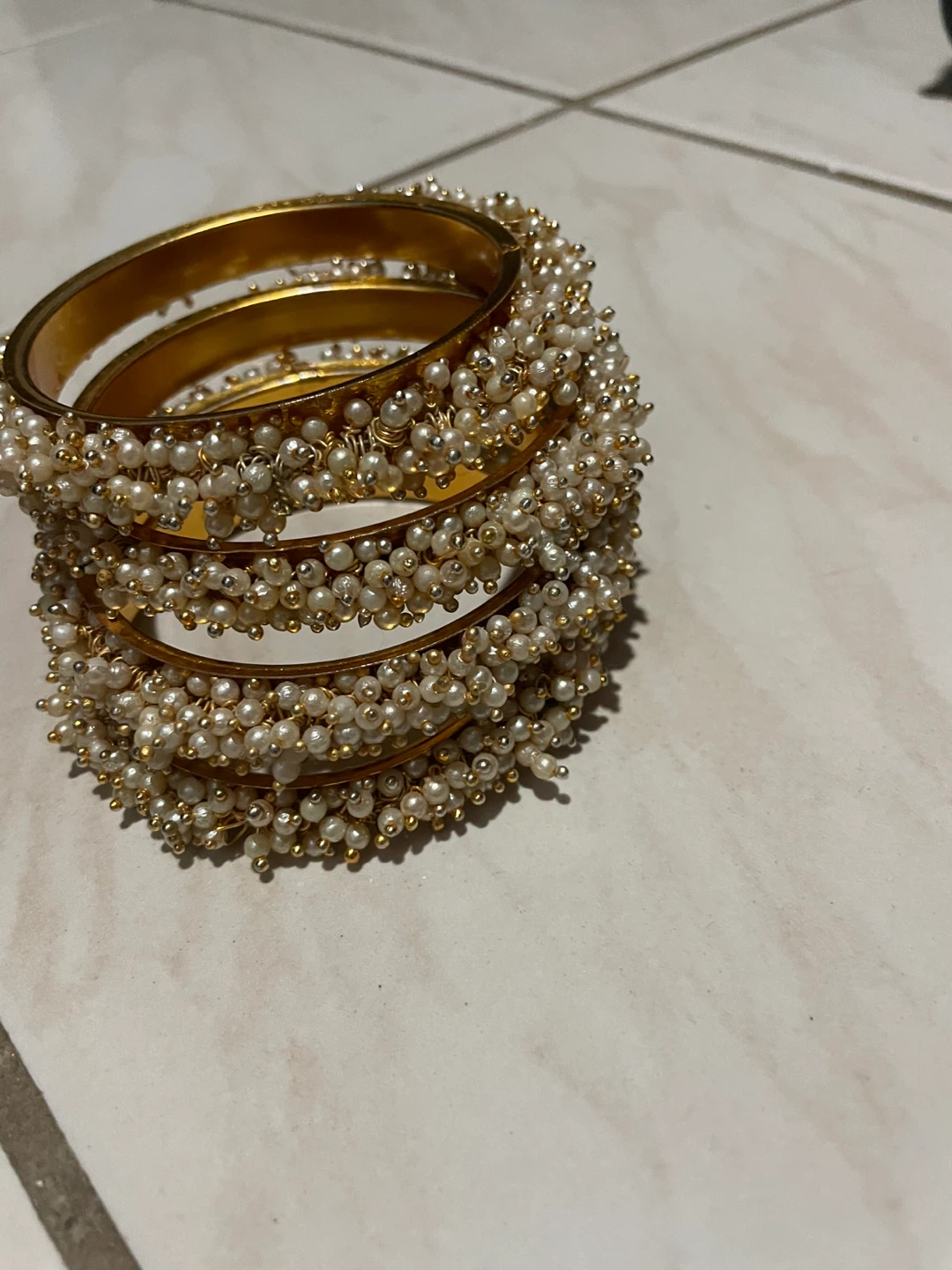 Set of 4 Gold and Pearl Bangles - photo 2
