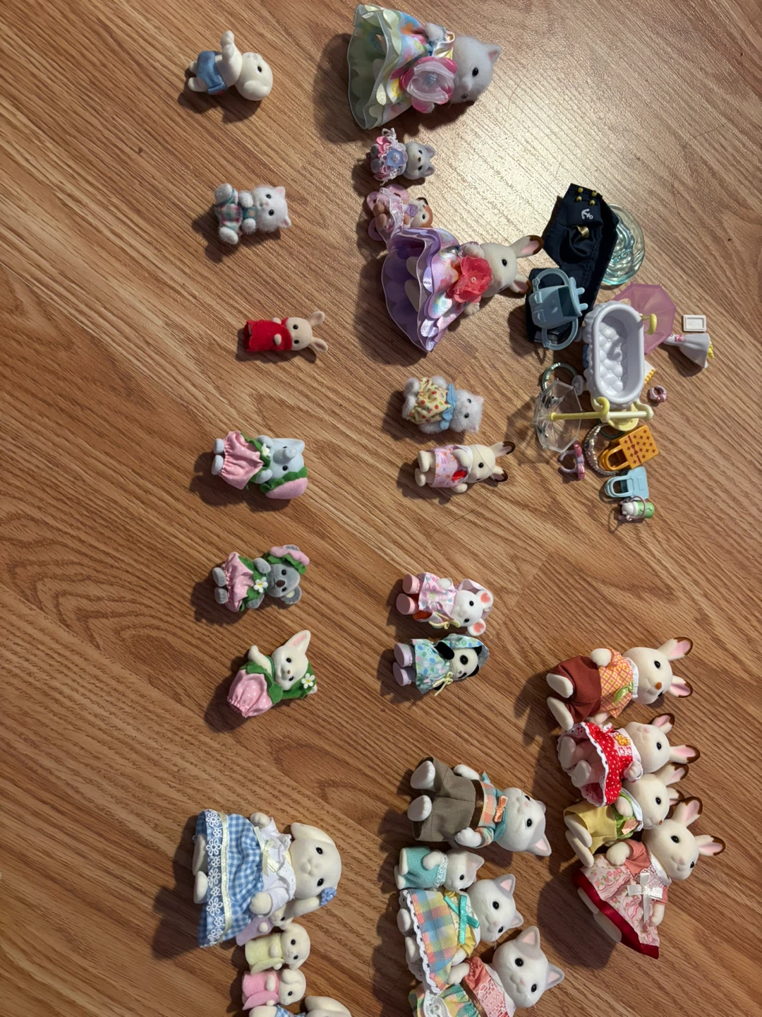 Calico critter aka. sylvanian family lot