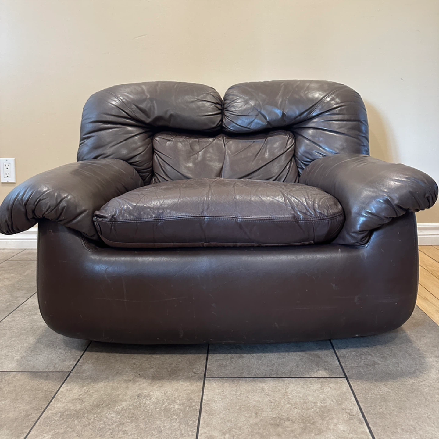 Vintage Oversized Leather Lounge Chair (CAN DELIVER) - photo 5