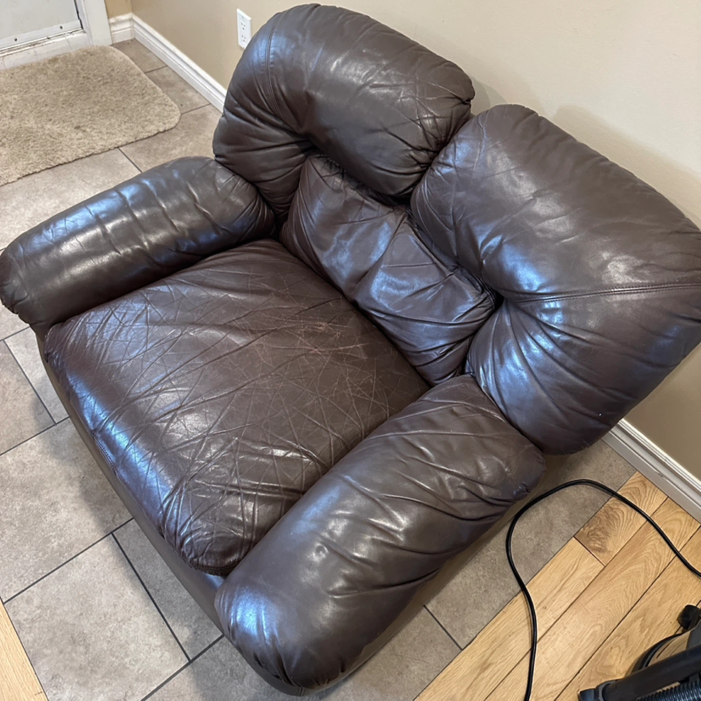 Vintage Oversized Leather Lounge Chair (CAN DELIVER) - photo 3