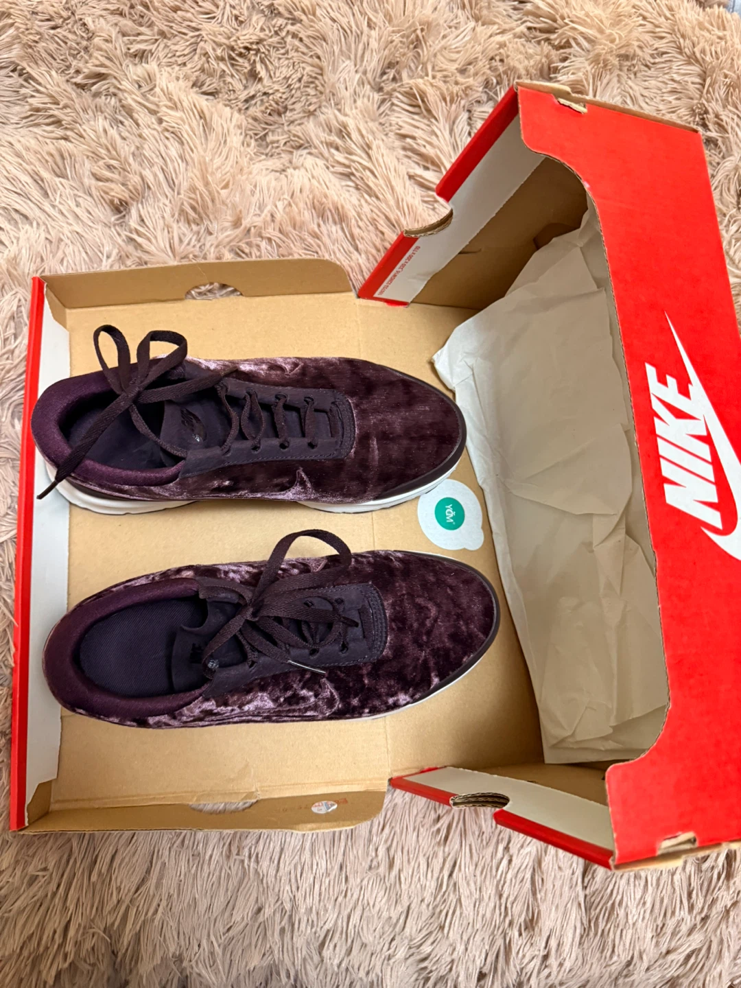 Nike Air Velvet Sneakers - photo 4