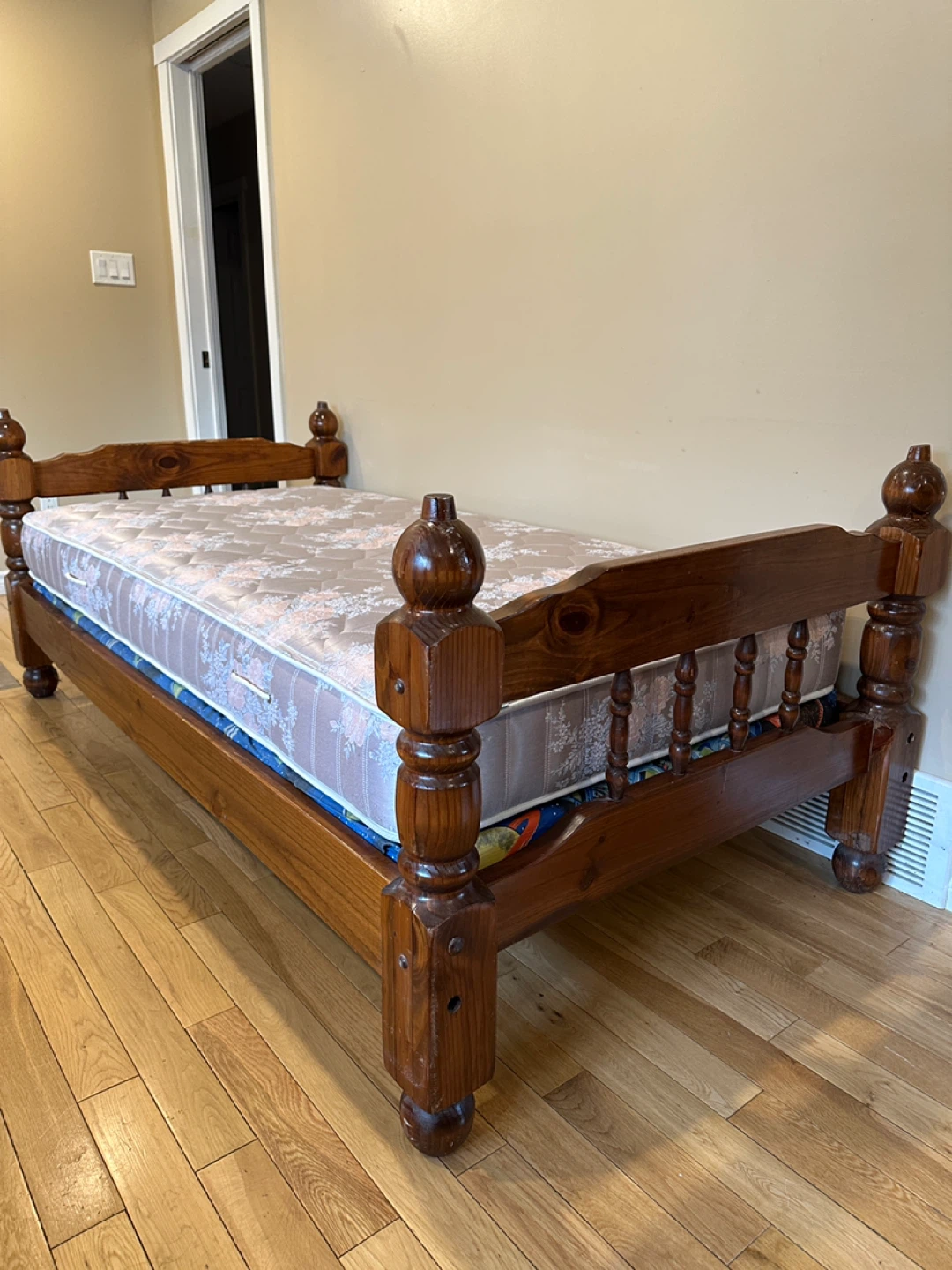 Vintage Spindle Solid Wood Twin Size Bed Set (CAN DELIVER) - photo 2