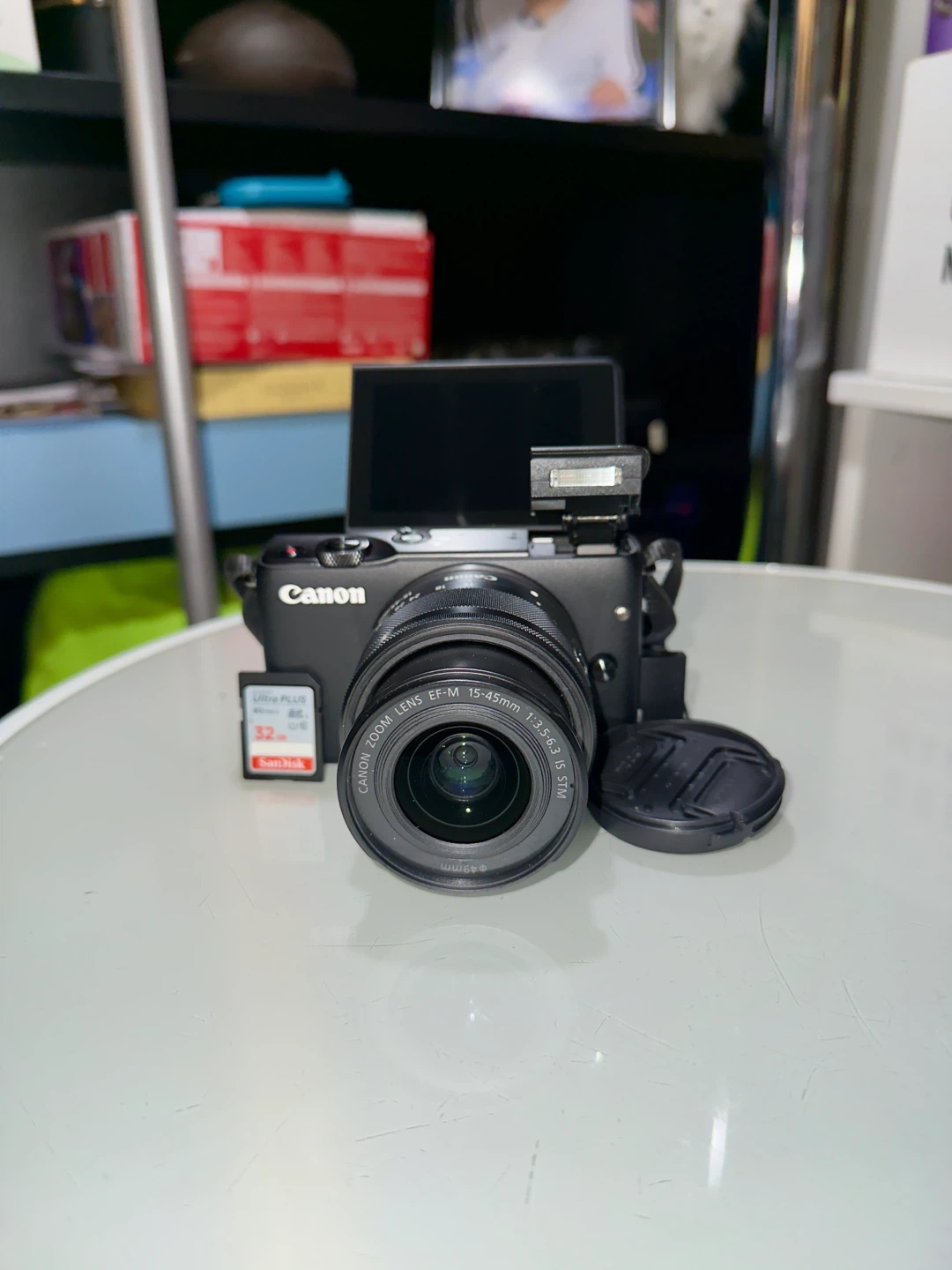 Canon EOS M10 Mirrorless Camera with EF-M 15-45mm Lens