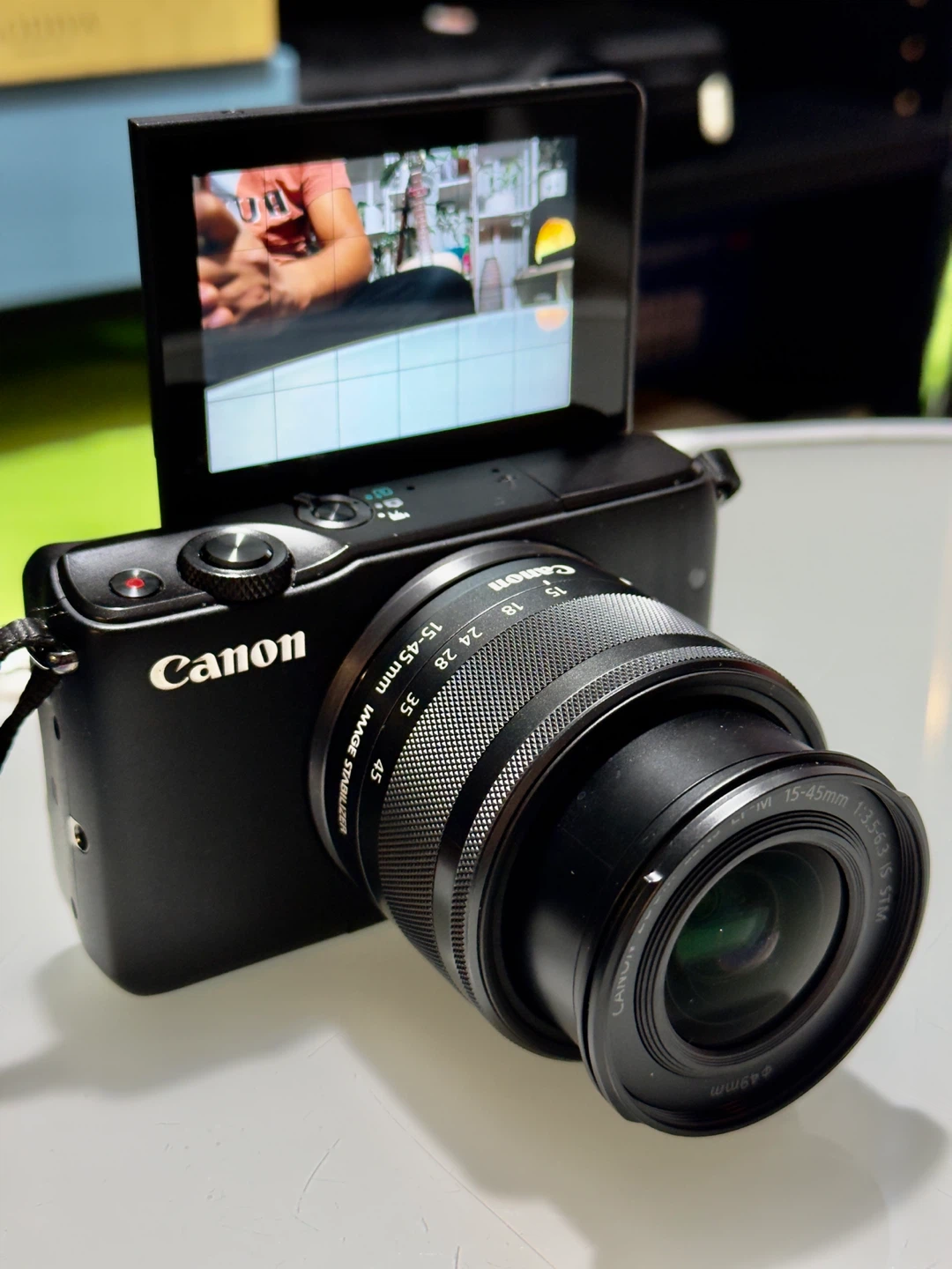 Canon EOS M10 Mirrorless Camera with EF-M 15-45mm Lens - photo 2