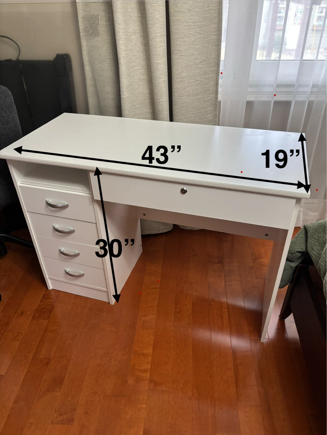 Desk - photo 3