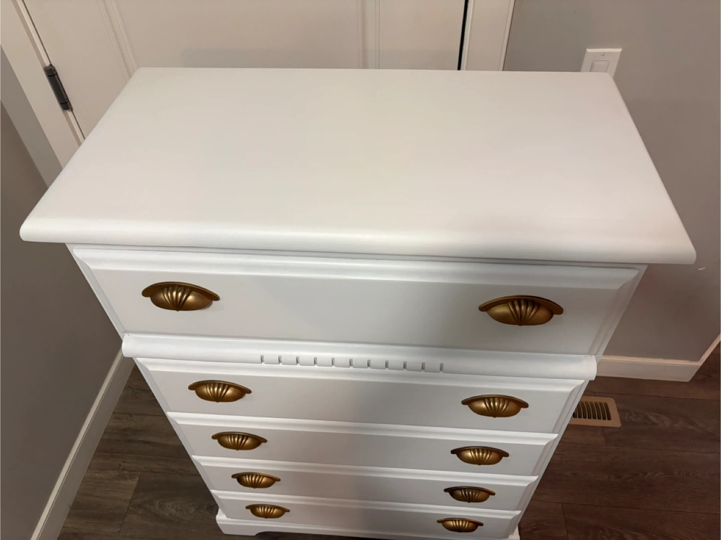 White 5-Drawer Dresser with Gold Hardware - photo 5
